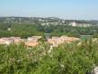  La ville entourée de verdure